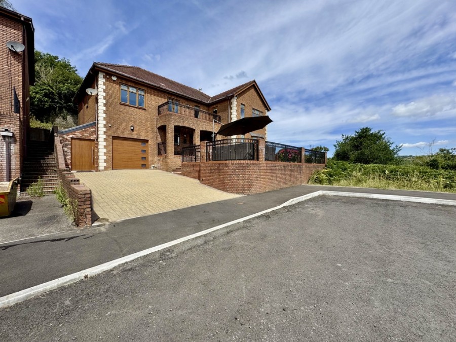 Images for Springfield Rise, Treharris, CF46 5RD