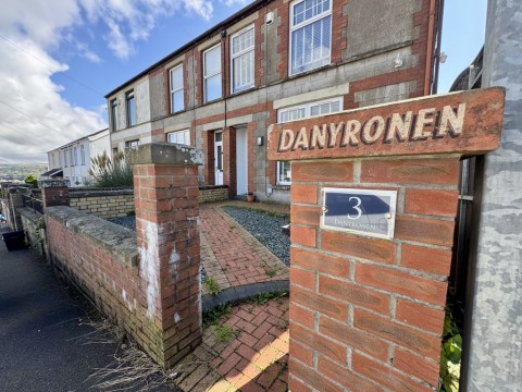 View Full Details for Danyronen, Heolgerrig, Merthyr Tydfil, CF48 1TS